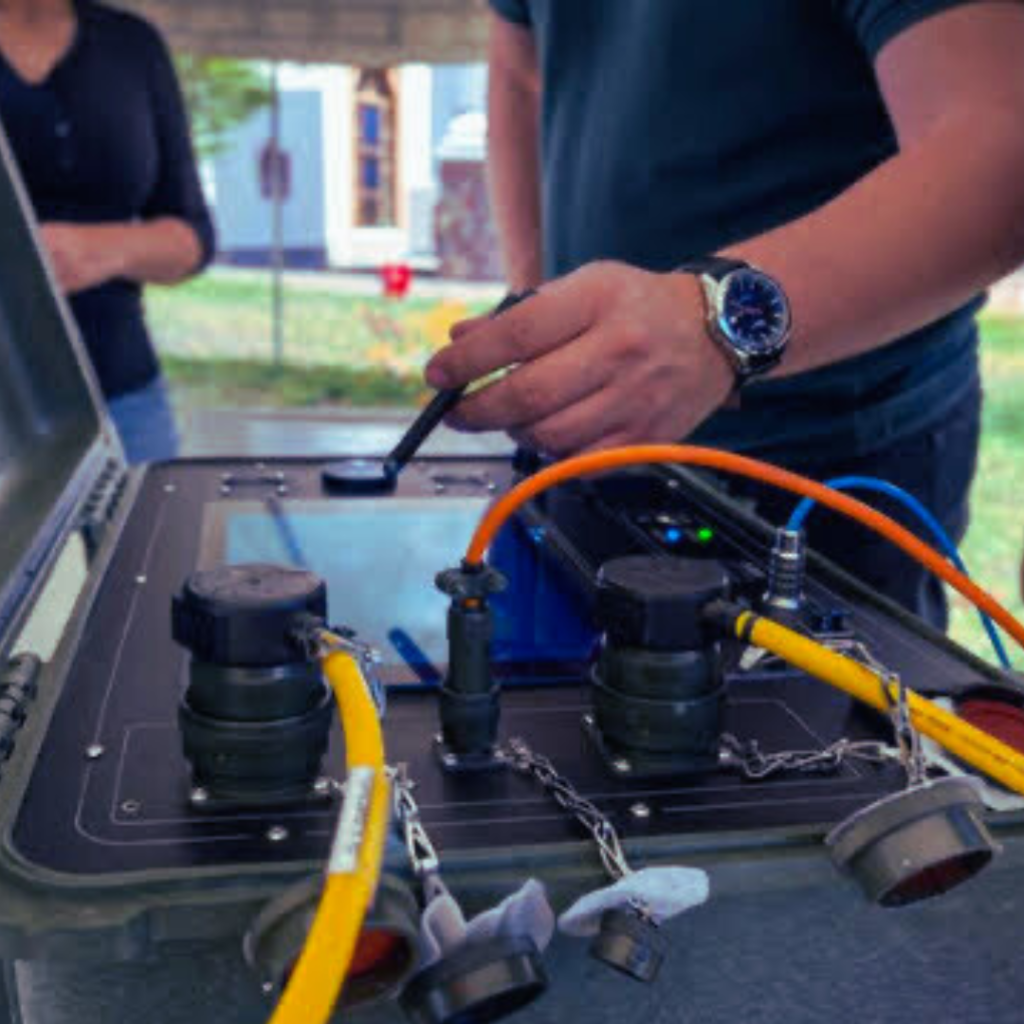 Qué es un resistivímetro y cómo elegir uno para estudios geoeléctricos en Ecuador